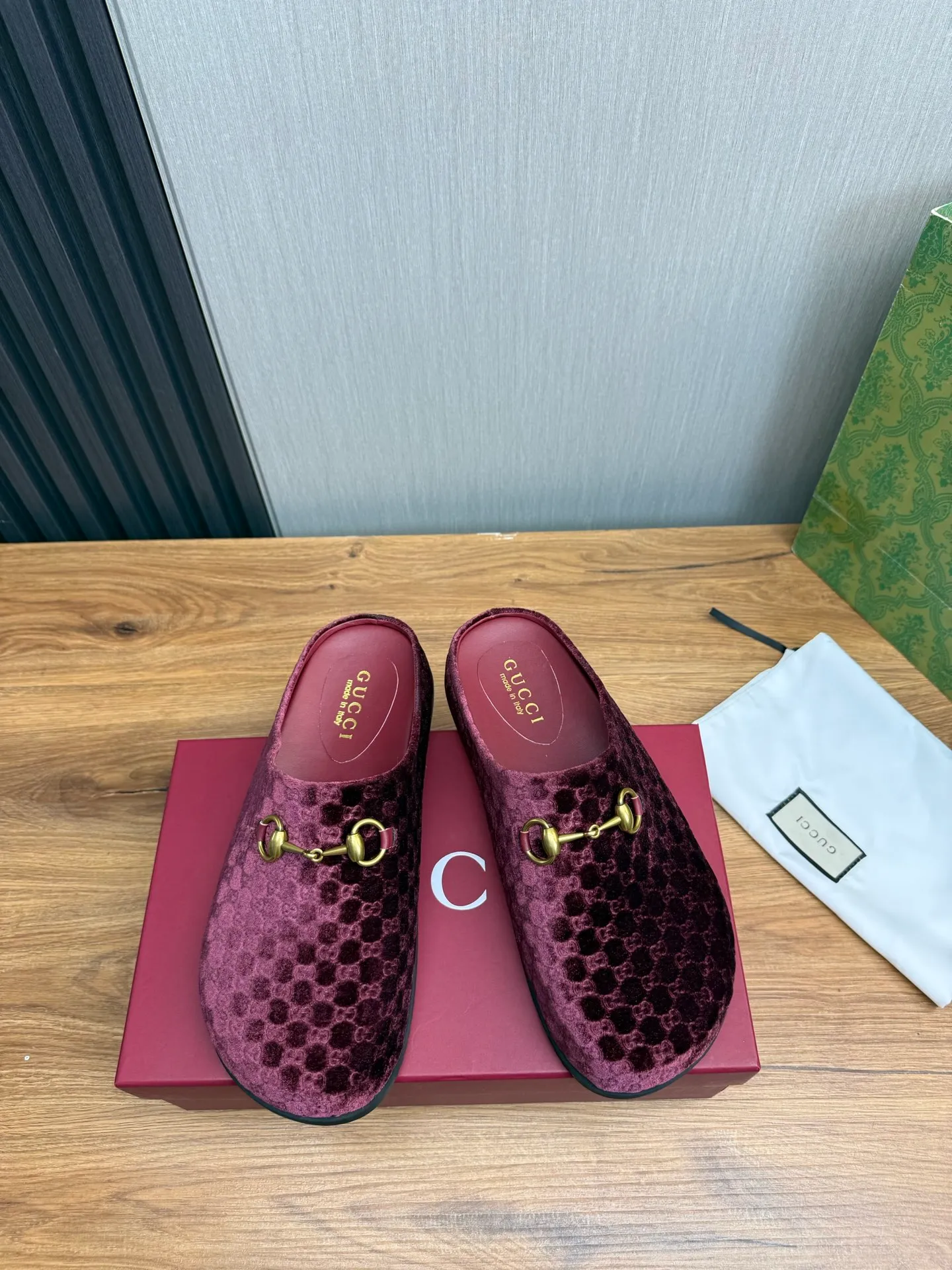Men's men's shoes💰Pili 420💰Maoli 460💰 ＧＵＣＣＩGucci. Popular couple slippers hot sale🩷💚 🩴Official website one to one production 35-45 size 45 46 🉑️Customized!